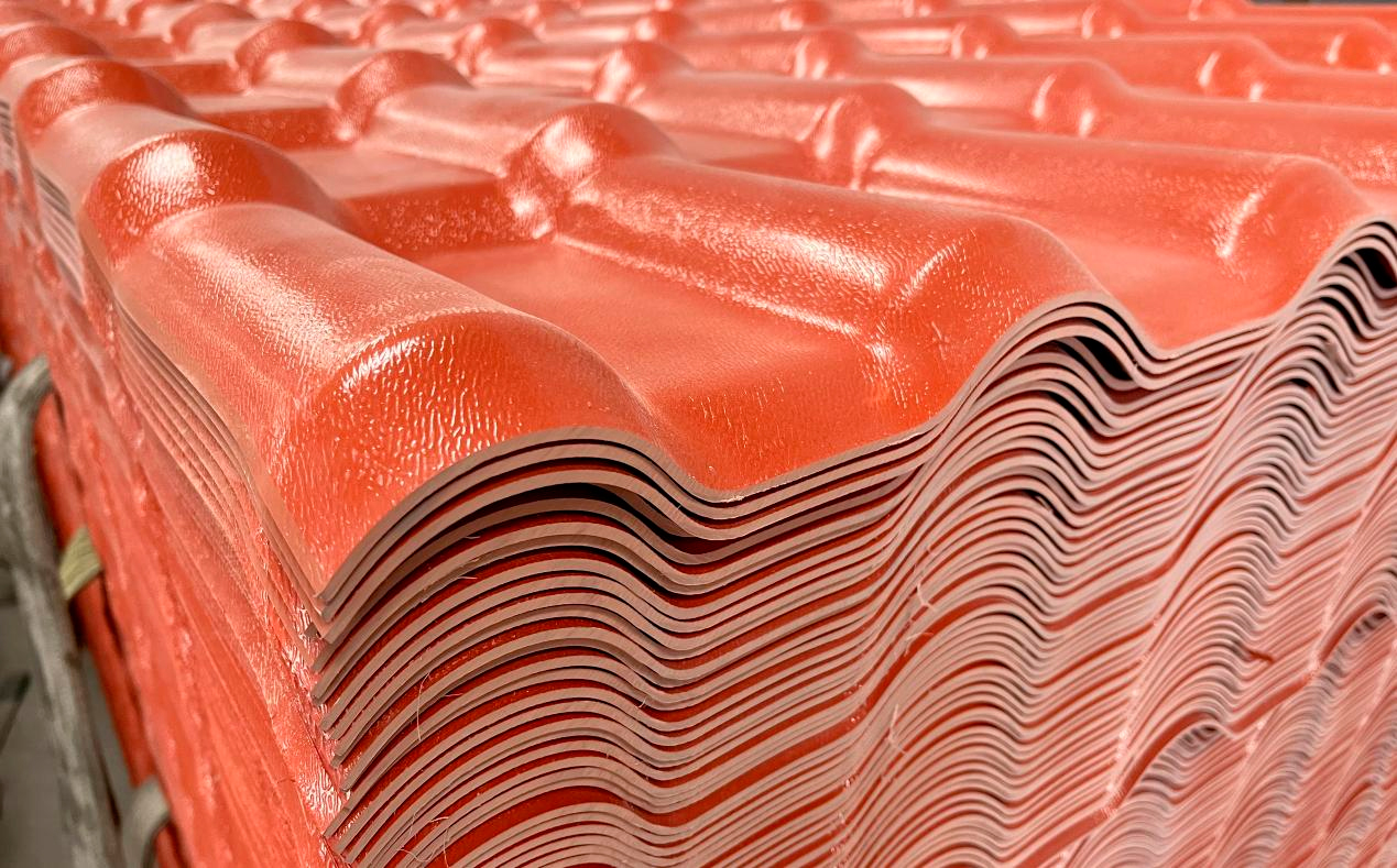 購買合成樹脂瓦時，選擇經(jīng)營模式為廠家直供，有什么巨大的優(yōu)勢呢