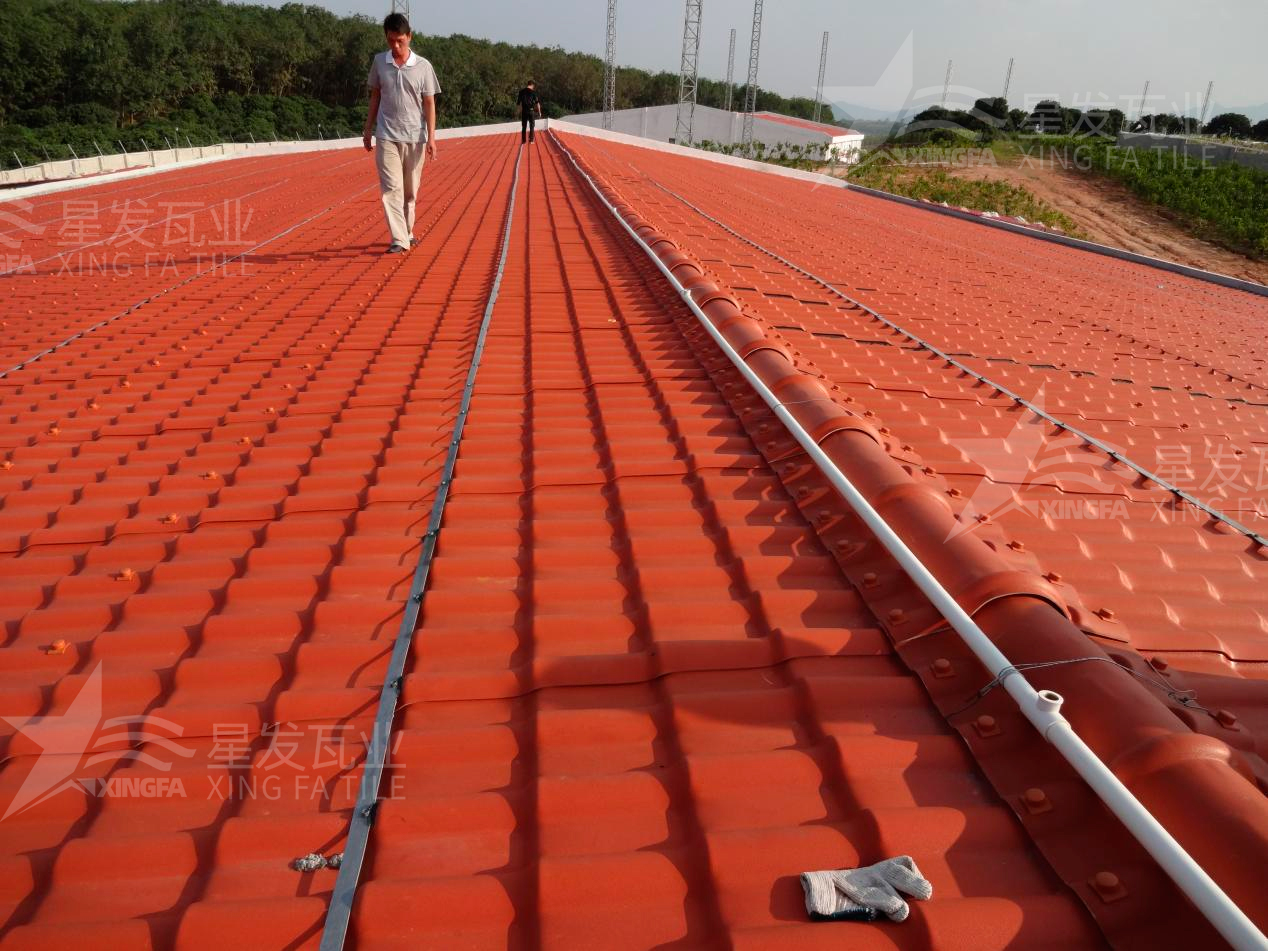 老舊房屋改造，準(zhǔn)備安裝樹脂瓦時(shí)，發(fā)現(xiàn)漏水，到底怎么解決呢？