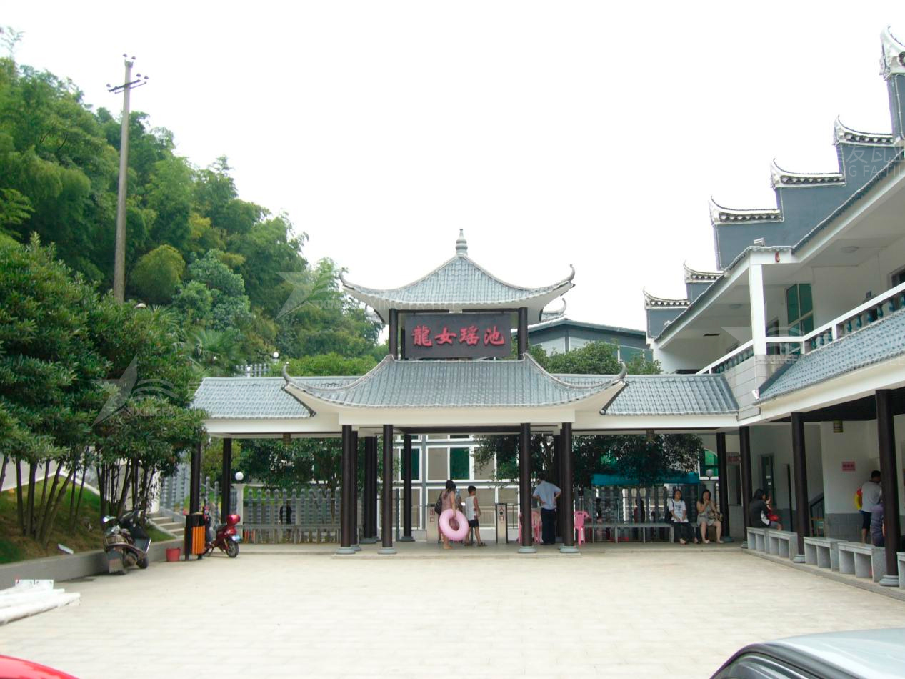 屋頂材料合成樹(shù)脂瓦和不銹鋼瓦哪個(gè)好？選擇很重要！