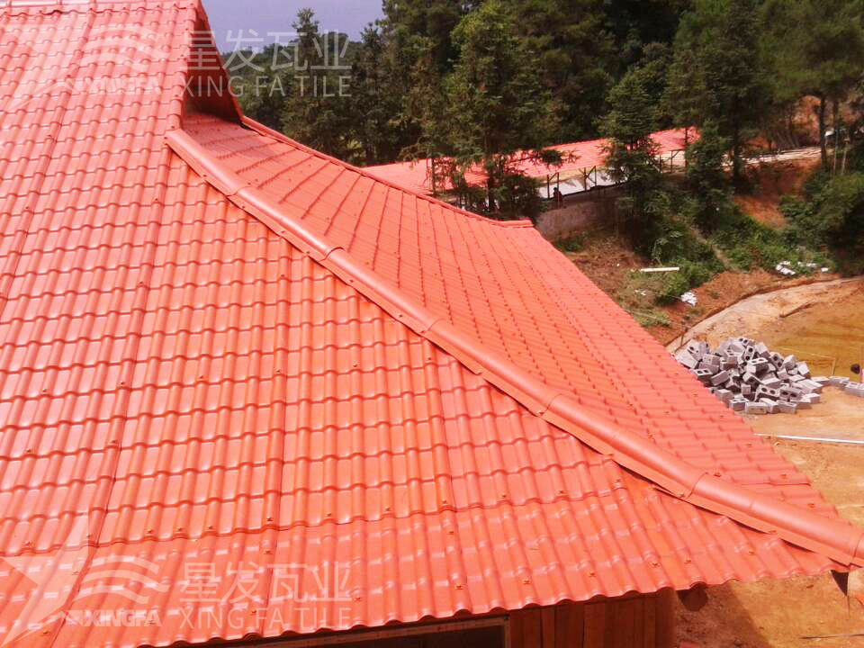 潮濕天氣不是問題！樹脂瓦輕松應(yīng)對挑戰(zhàn)！