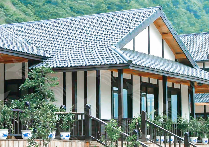 想購買材質(zhì)好的屋面瓦，到底選合成樹脂瓦好還是鋁瓦好？